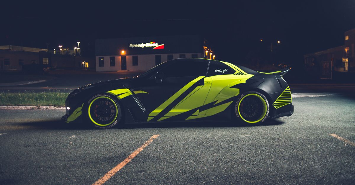 Fusing Art and Marketing: A Guide to Custom Vehicle Graphics